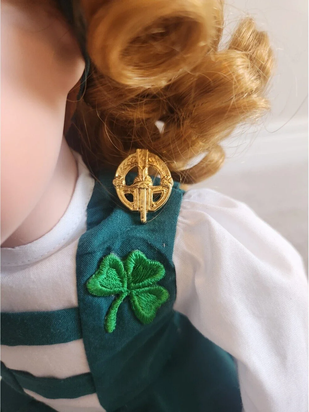 Alberon Collections Aoife Una Doll Irish Shamrock Collection Unique NIB W/Stand